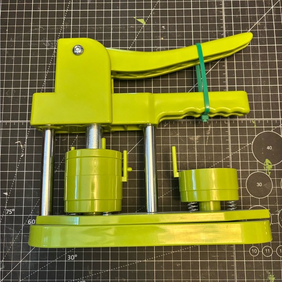 NWOT Button Maker - Picture 2 of 6